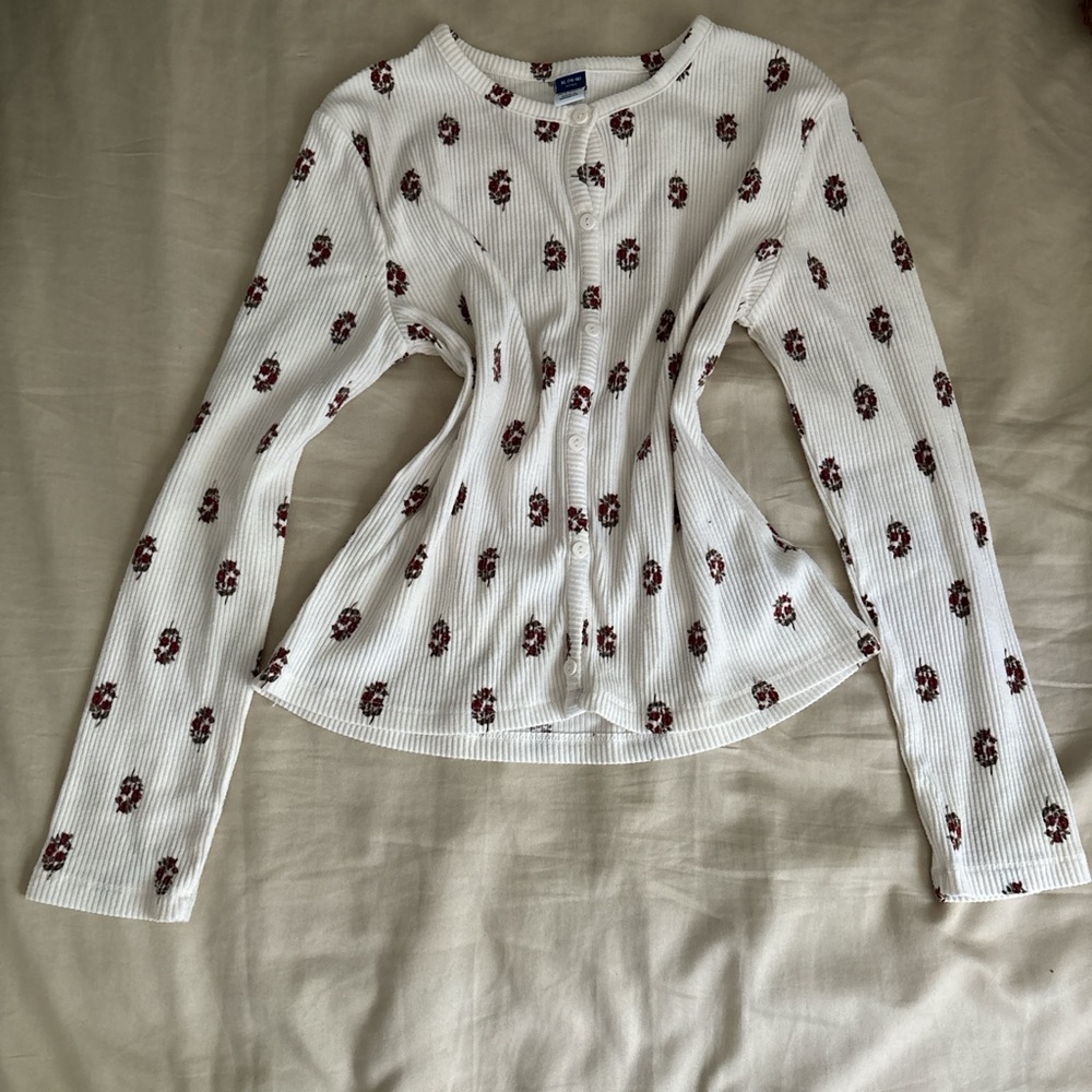 old navy ribbed long sleeve henley with red flowers